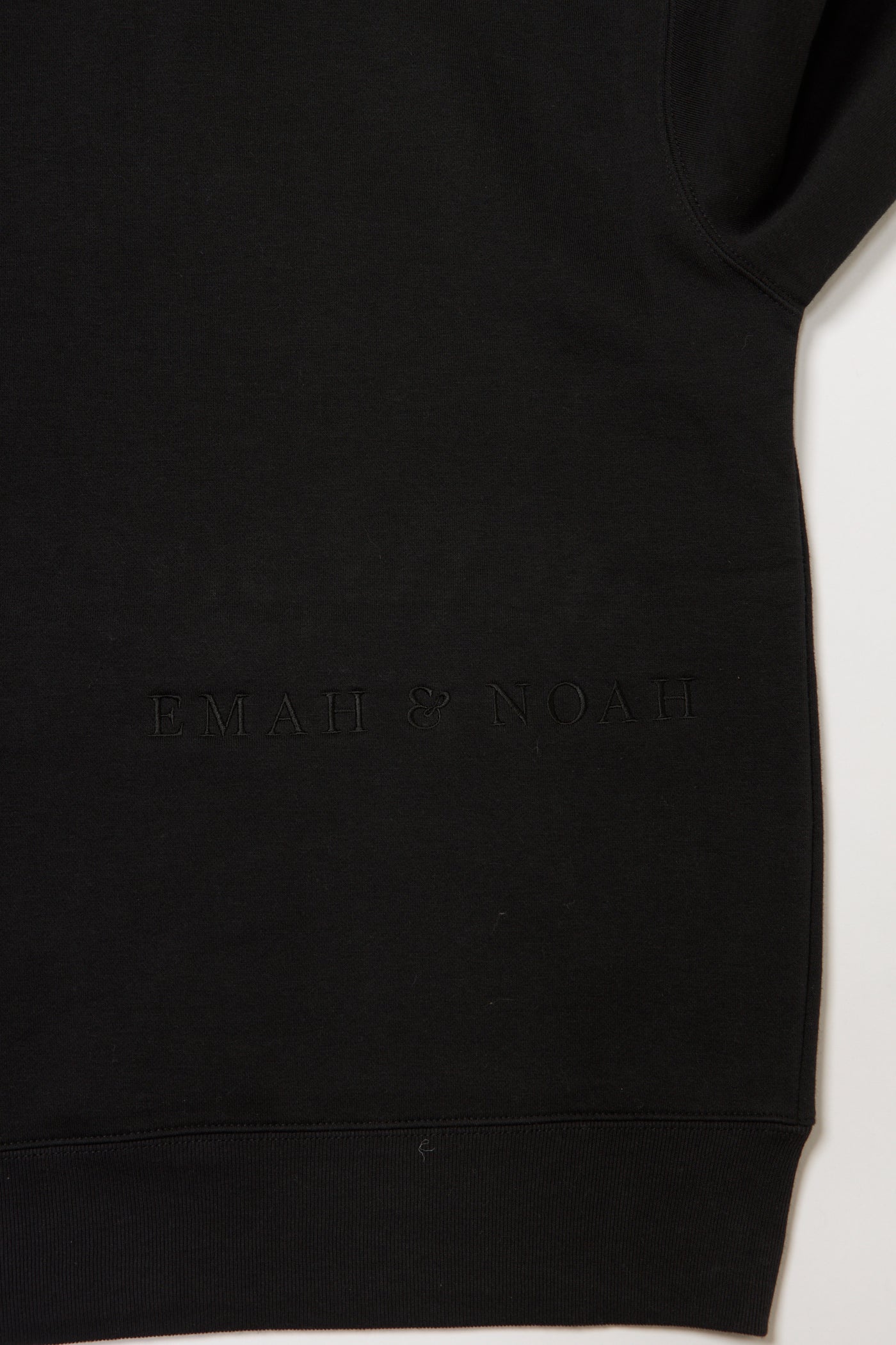 EMAH&NOAH刺しゅうプルパーカー/ブラック