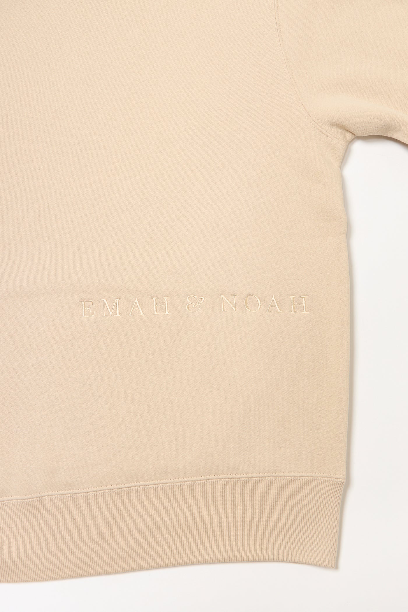 EMAH&NOAH刺しゅうプルパーカー/ベージュ